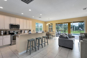Veranda Home, 8br, 6 en-suites, Lake View,POOL/SPA